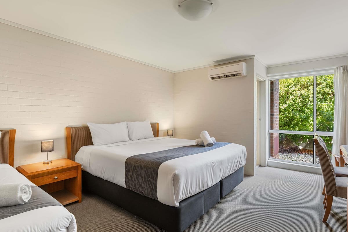 Superior Room, 1 King Bed | Individually decorated, individually furnished, desk, laptop workspace