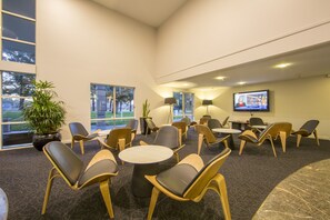 Breakfast and dinner served - ibis Styles Canberra (Narrabundah)