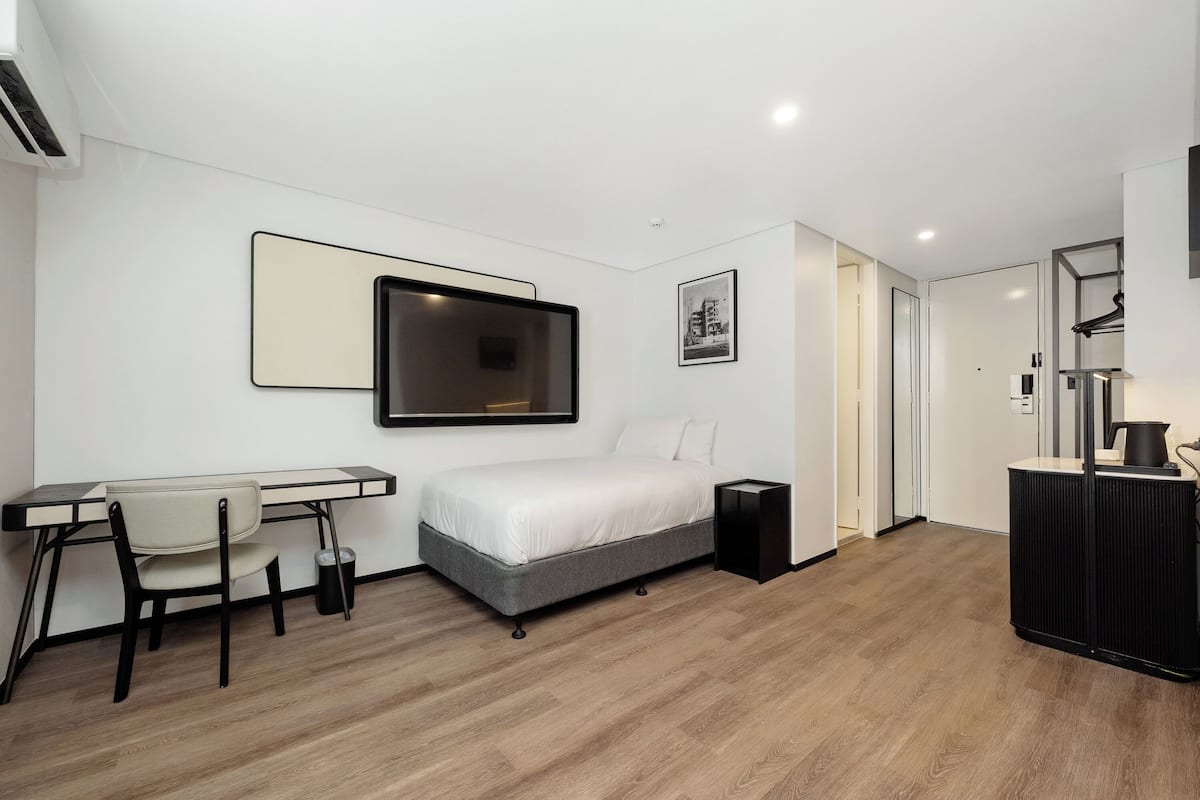 Habitación triple Premium | 1 habitación, escritorio, tabla de planchar con plancha y wifi gratis