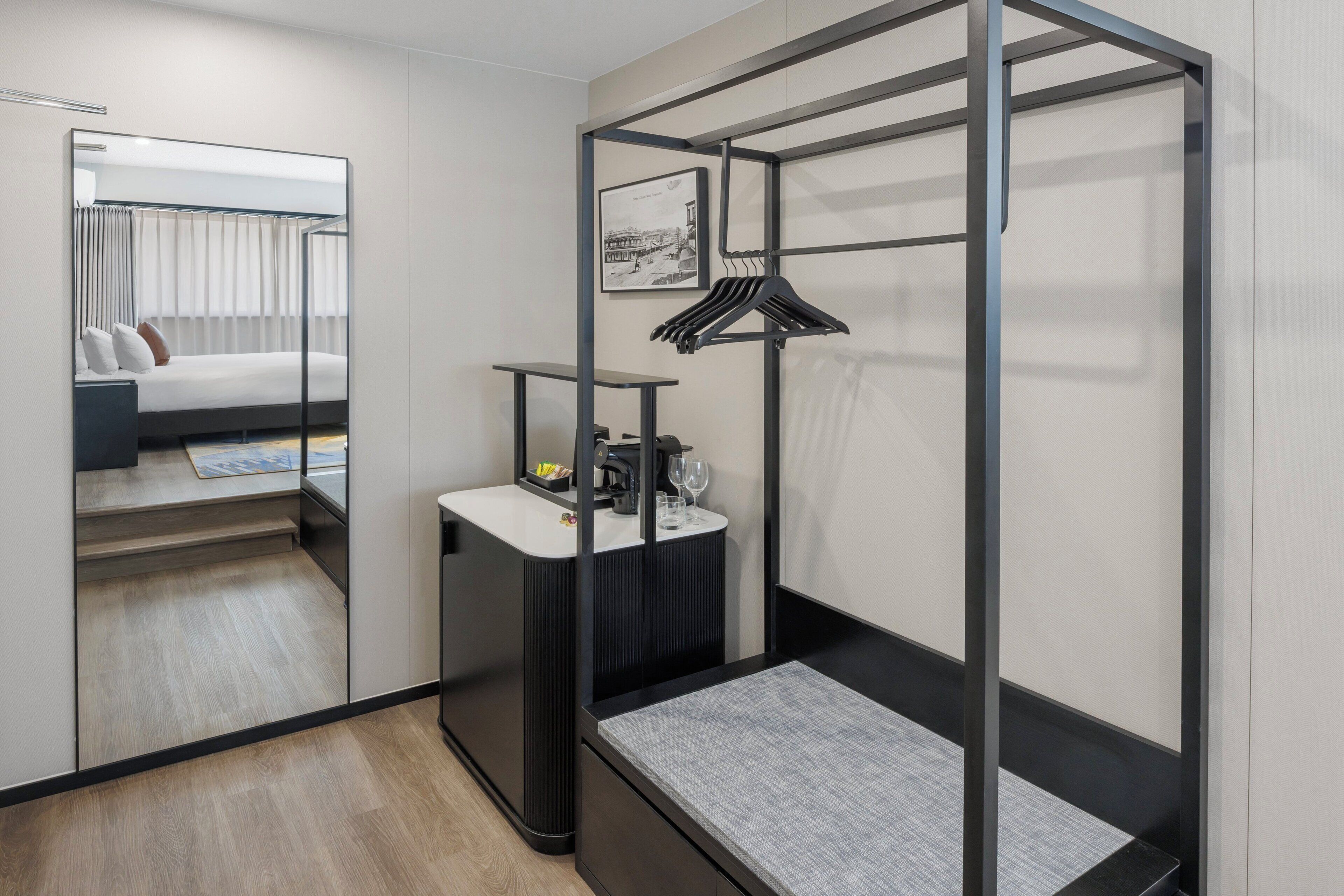 1 habitación, escritorio, tabla de planchar con plancha y wifi gratis 