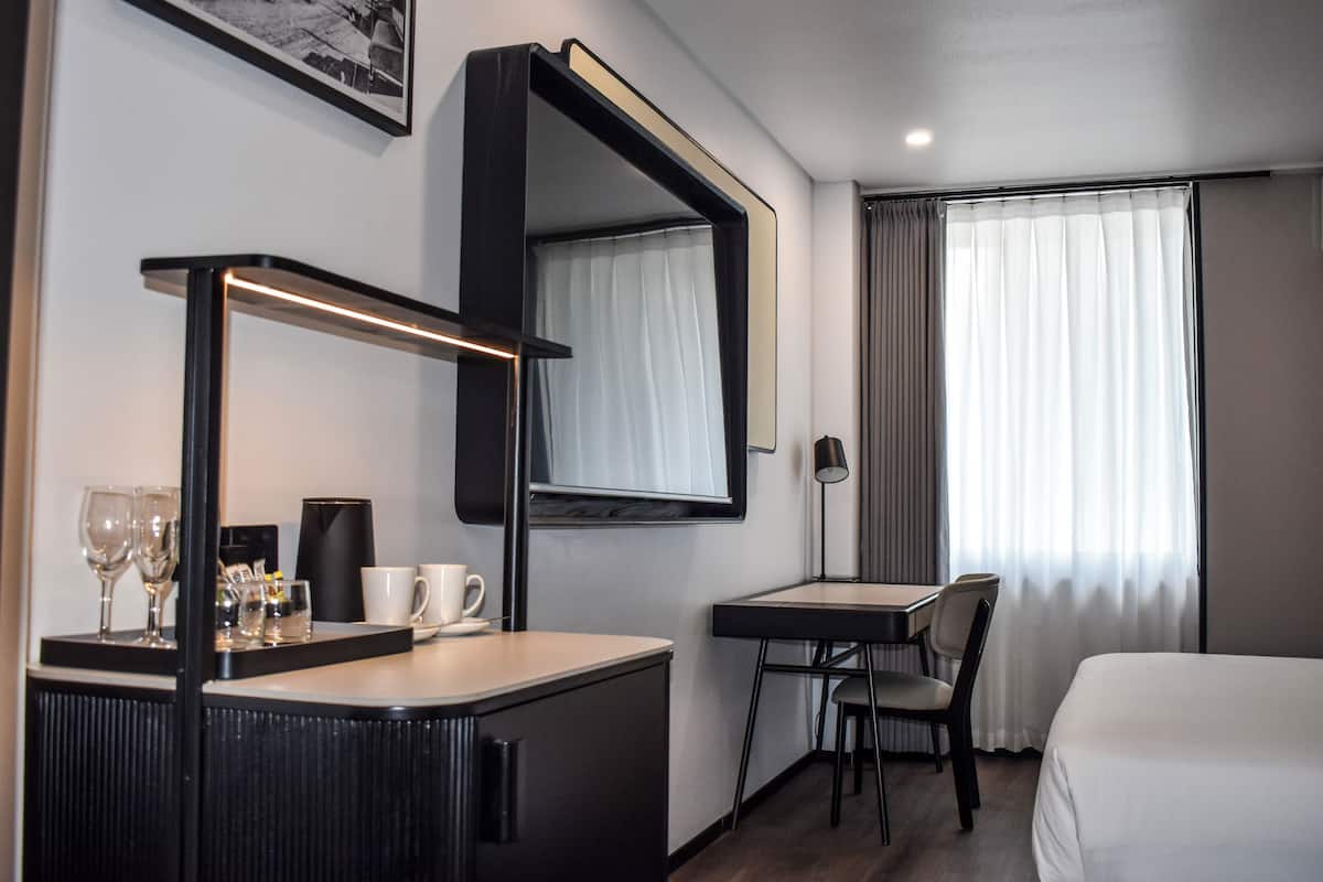 Rom – premium, 1 kingsize-seng | 1 soverom, skrivebord, strykejern/-brett og barnesenger