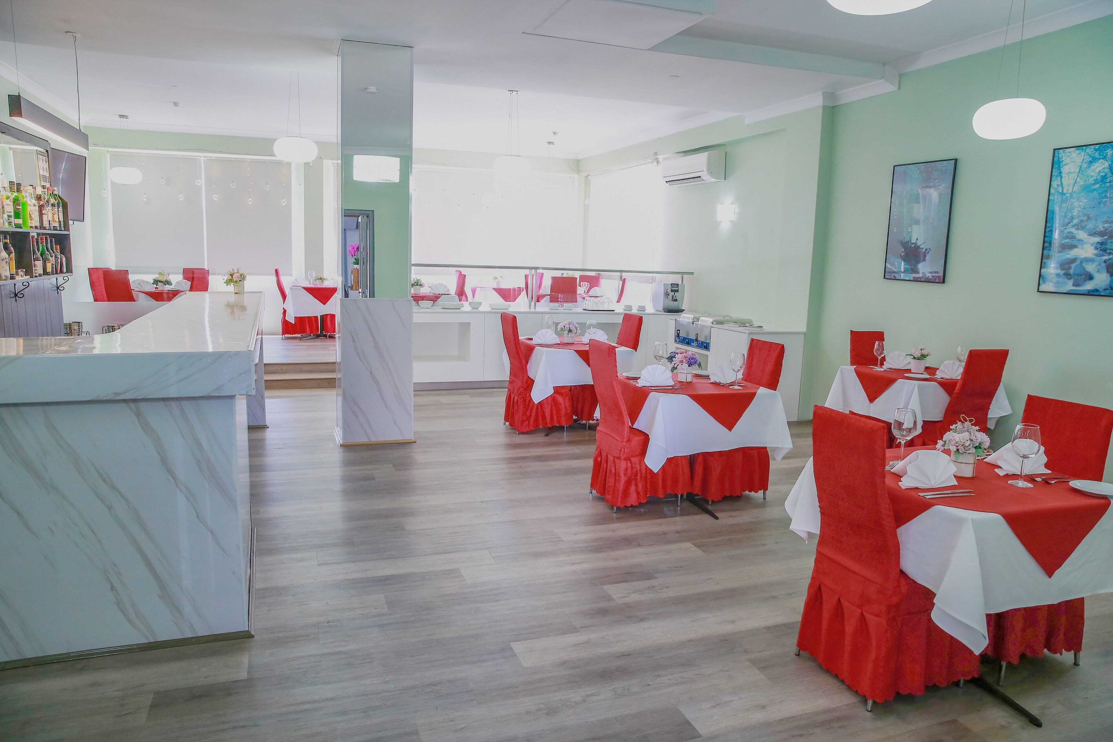 Breakfast and dinner served, pool views 