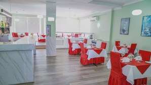 A restaurant with red and white tablecloths, a marble counter, and a modern interior design. - Ryde Inn (Ryde)