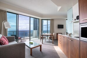 20-cm TV with digital channels - Mantra Legends Hotel (Surfers Paradise)