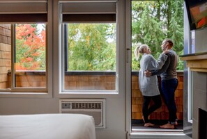 Chambre Deluxe, 1 grand lit | Literie hypoallergénique, fer et planche à repasser, Wi-Fi gratuit