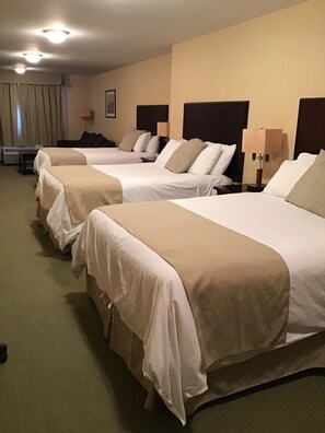 Kamar Keluarga, Beberapa Tempat Tidur, Bebas Asap Rokok | Meja kerja, setrika/meja setrika, dan tempat tidur lipat/tambahan