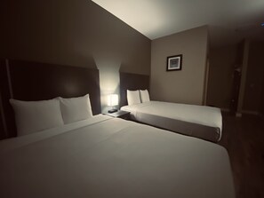 Standard Room, 2 Double Beds, Non Smoking | Interior detail - Econo Lodge (Prince George)