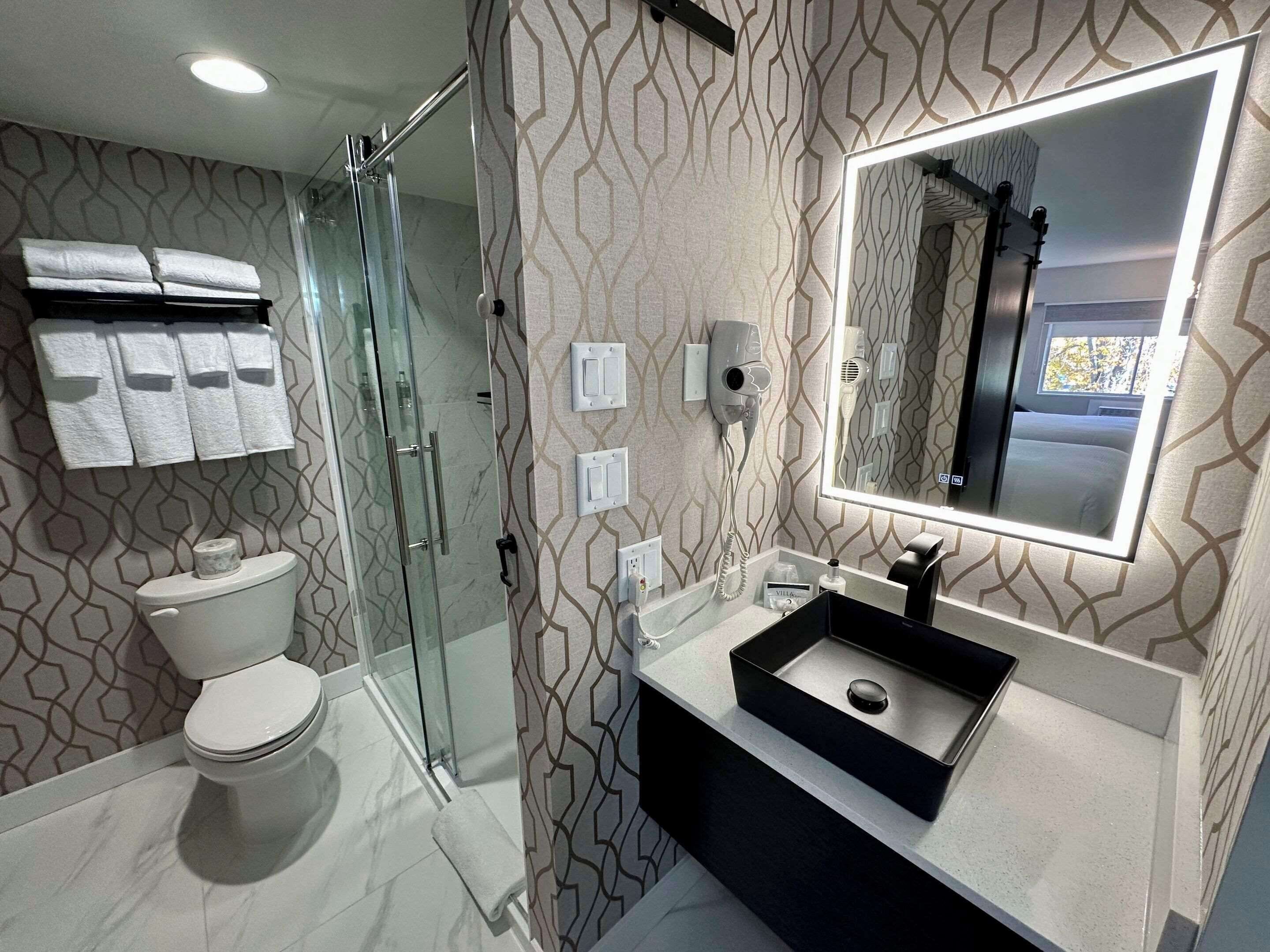 Premium bedding, individually decorated, individually furnished, desk