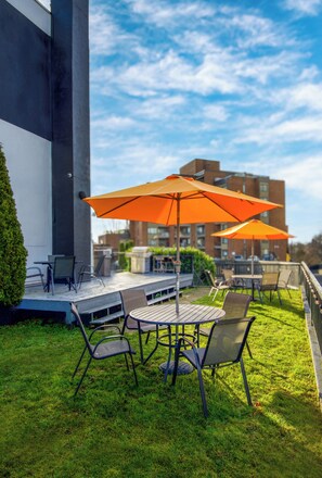 BBQ/picnic area - The Vic, an Ascend Collection Hotel (Victoria)