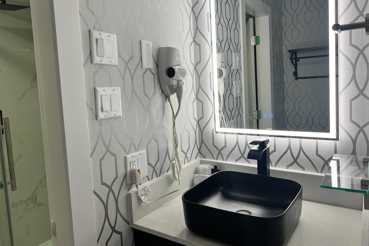 Premium bedding, individually decorated, individually furnished, desk