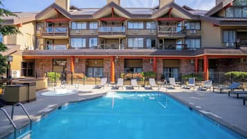 Outdoor pool, open 10:00 AM to 10:00 PM, pool loungers