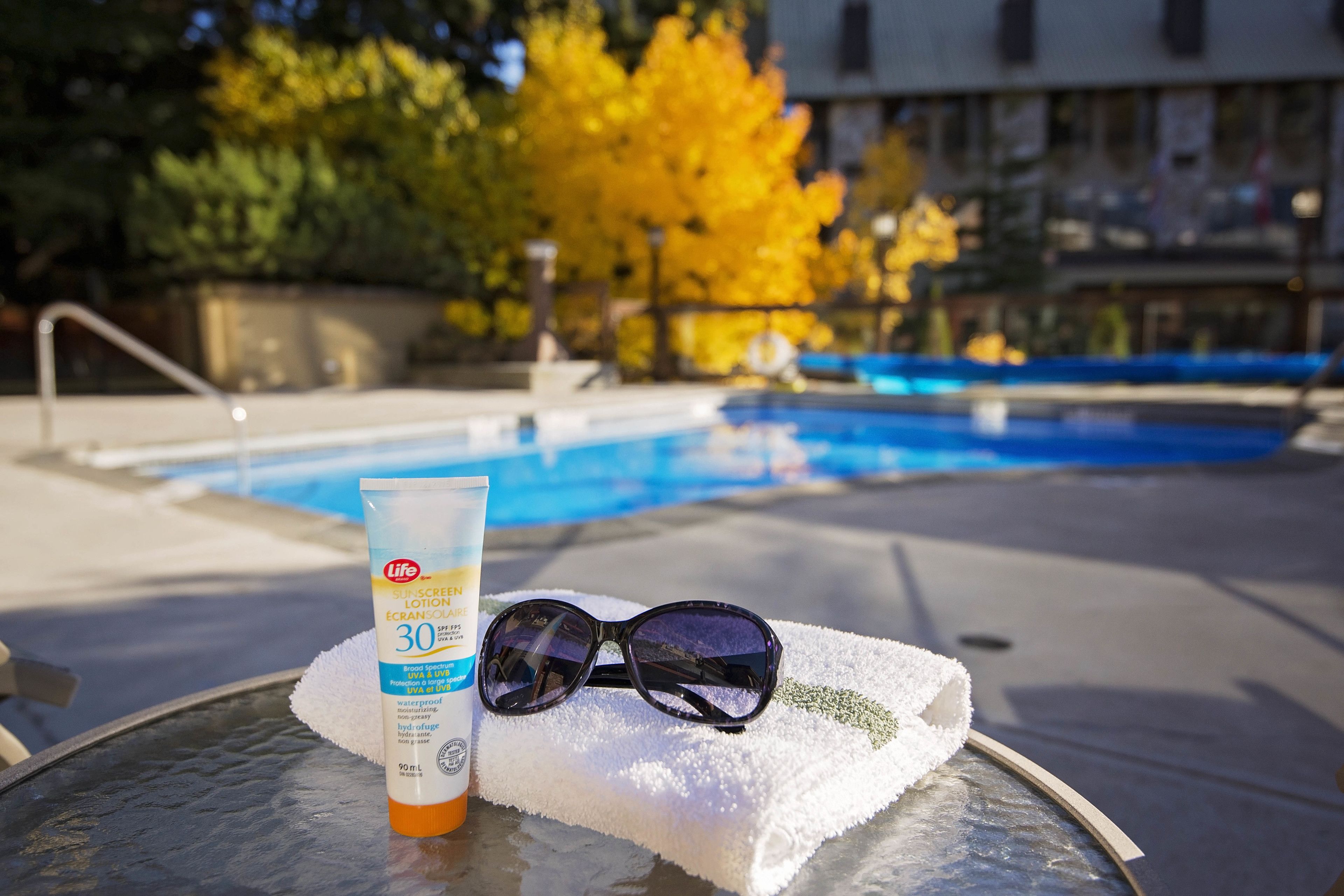 Outdoor pool, open 10:00 AM to 10:00 PM, sun loungers