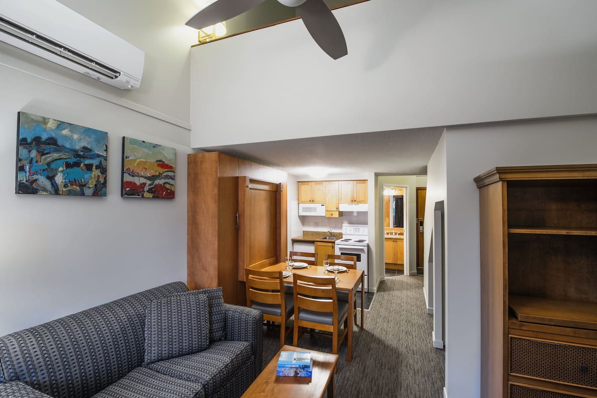 queen loft | private kitchen | dishwasher, coffee/tea maker, paper towels