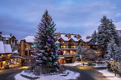 Whistler Village Inn And Suites