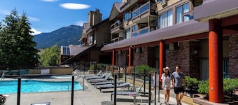 Whistler Village Inn And Suites