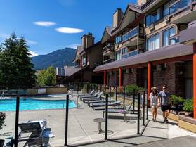 Whistler Village Inn And Suites