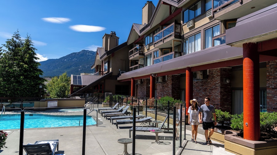 Whistler Village Inn And Suites