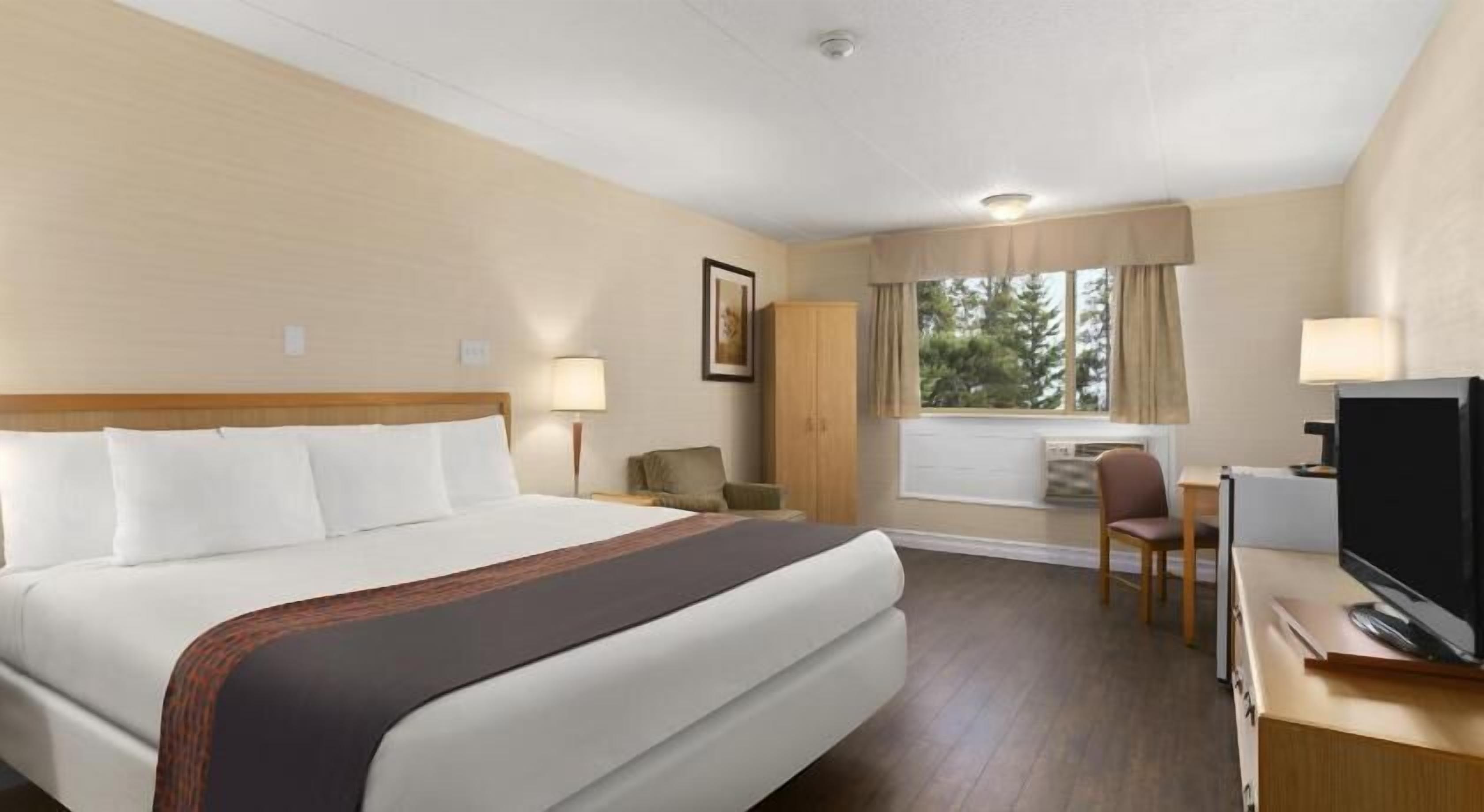 Desk, free cots/infant beds, rollaway beds, free WiFi