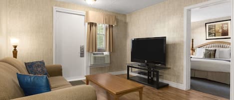 Suite, 1 King Bed, Non Smoking (One-Bedroom) | Desk, free cribs/infant beds, rollaway beds, free WiFi