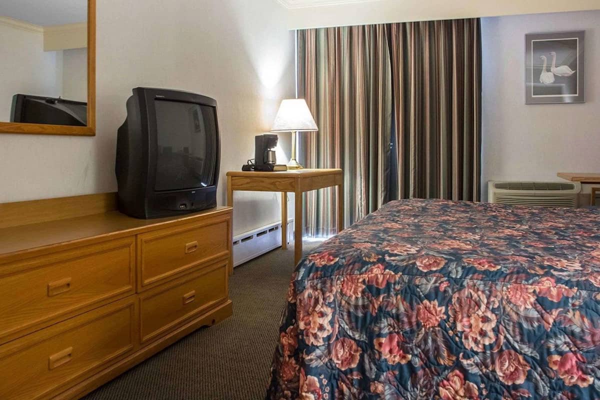 Desk, iron/ironing board, free cots/infant beds, rollaway beds