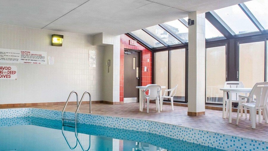 Econo Lodge By The Falls