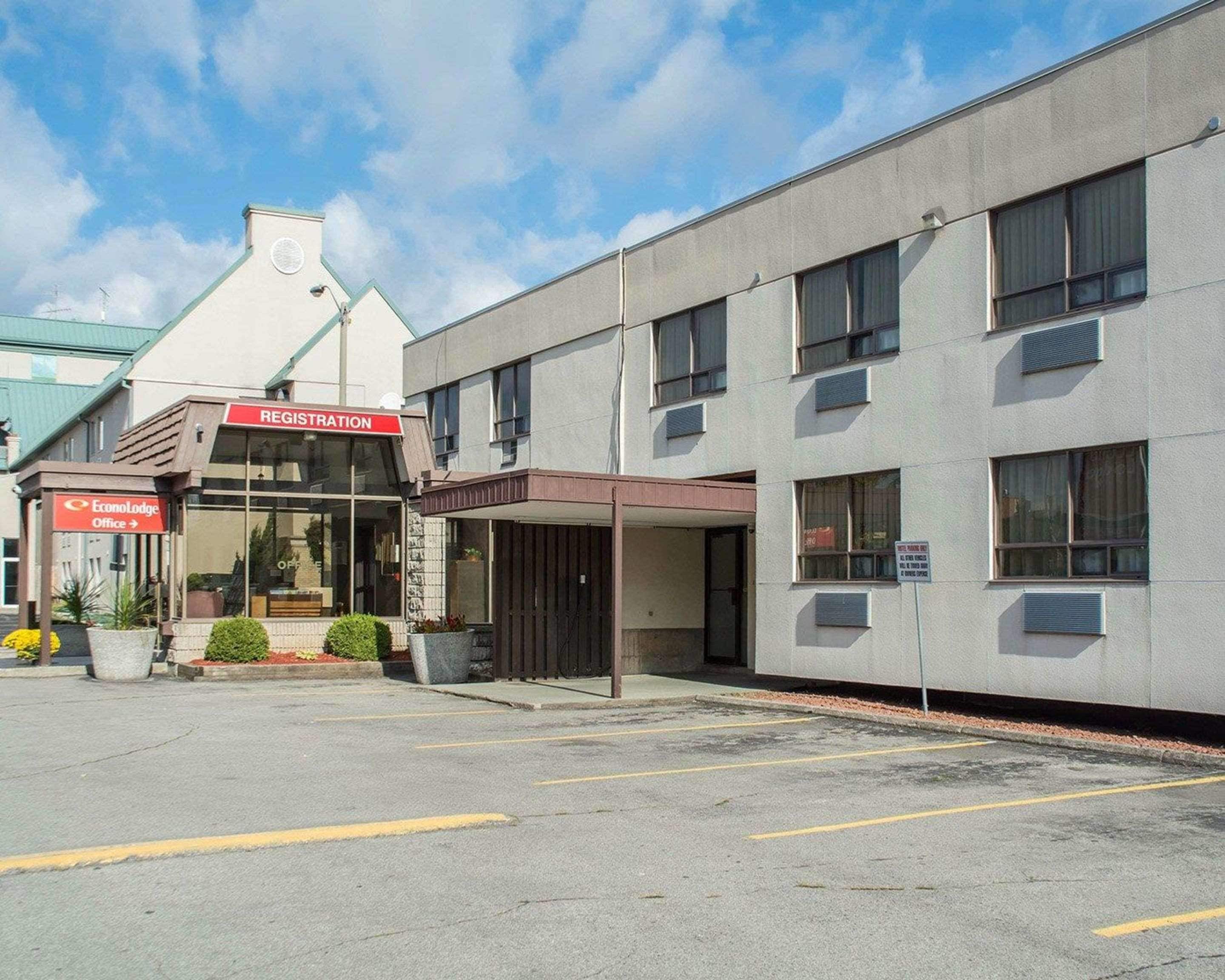 Foto - Econo Lodge By the Falls