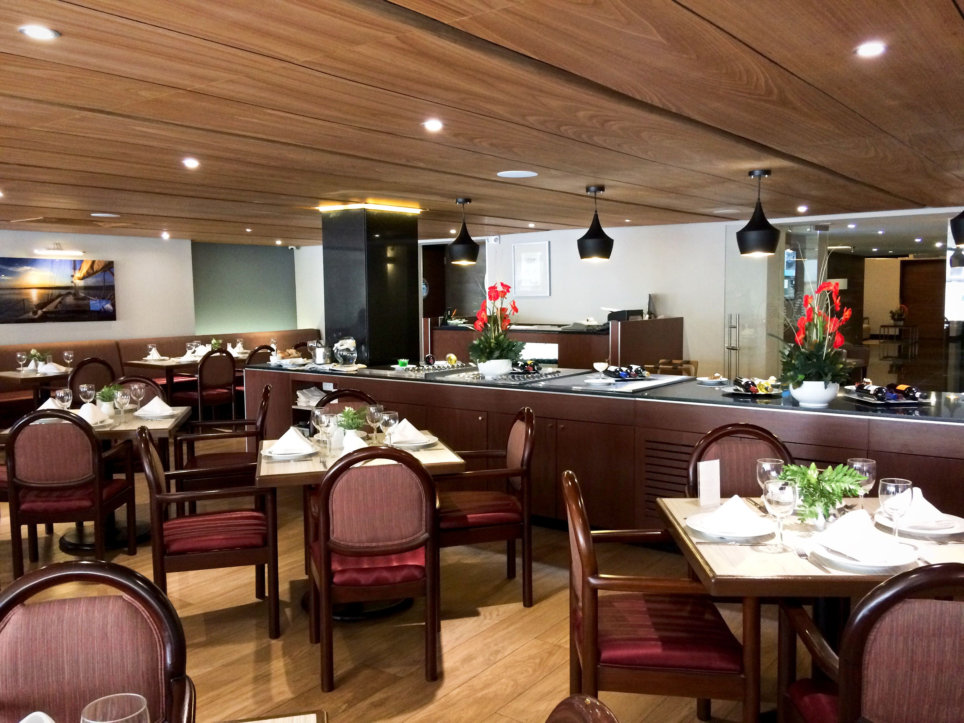 breakfast, lunch and dinner served