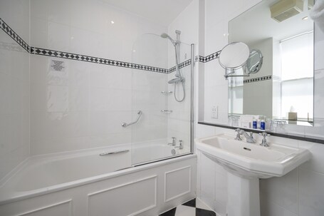 St George's Hotel - Image 52