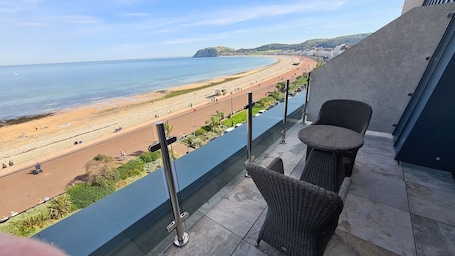 奢华双人房, 阳台, 海景 | 高档床上用品、特色装修、特色家居、办公桌. 圣乔治酒店