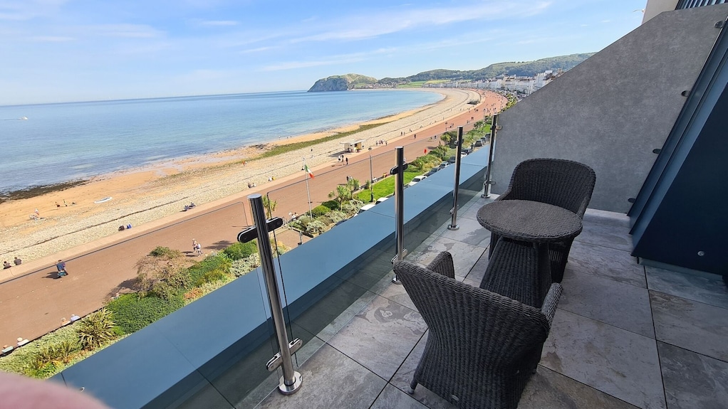 Seafront Hotels in Llandudno Seafront Hotels in Llandudno