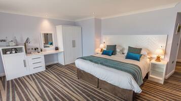 Luxury Double Room, Balcony, Sea View | Premium bedding, individually decorated, individually furnished, desk