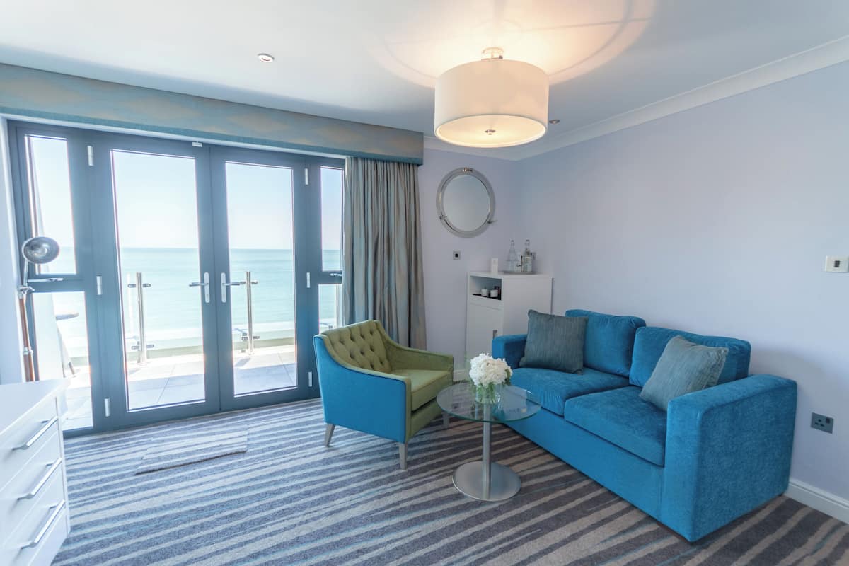 luxury double room, balcony, sea view | living area | lcd tv