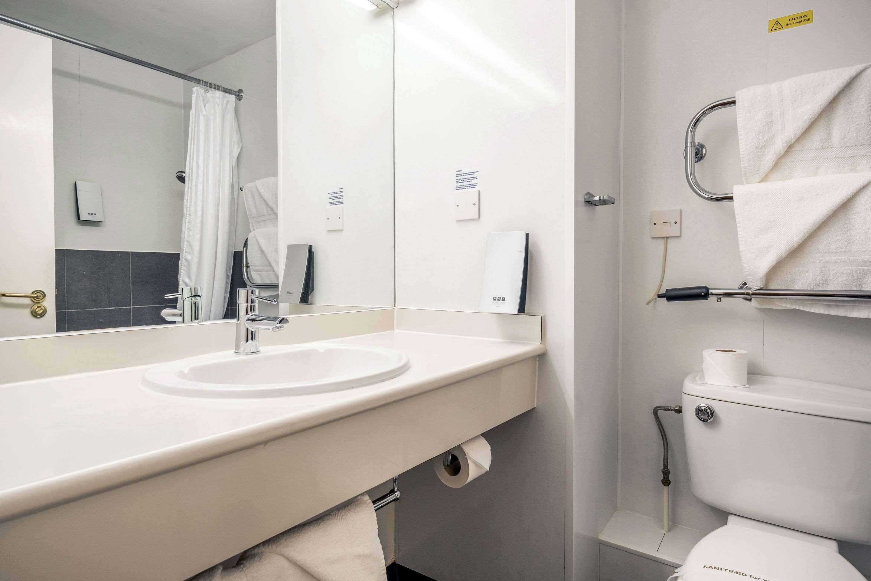 Standard Room, 3 Single Beds, Non Smoking | Desk, free WiFi, bed sheets