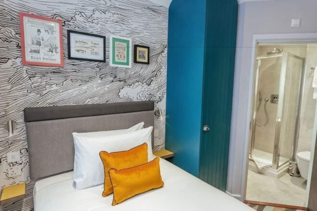 Bathroom | Free toiletries, hair dryer, towels