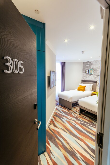 Oliver Plaza - view 2