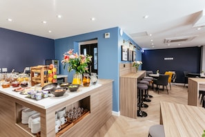 Daily buffet breakfast (GBP 10.00 per person)