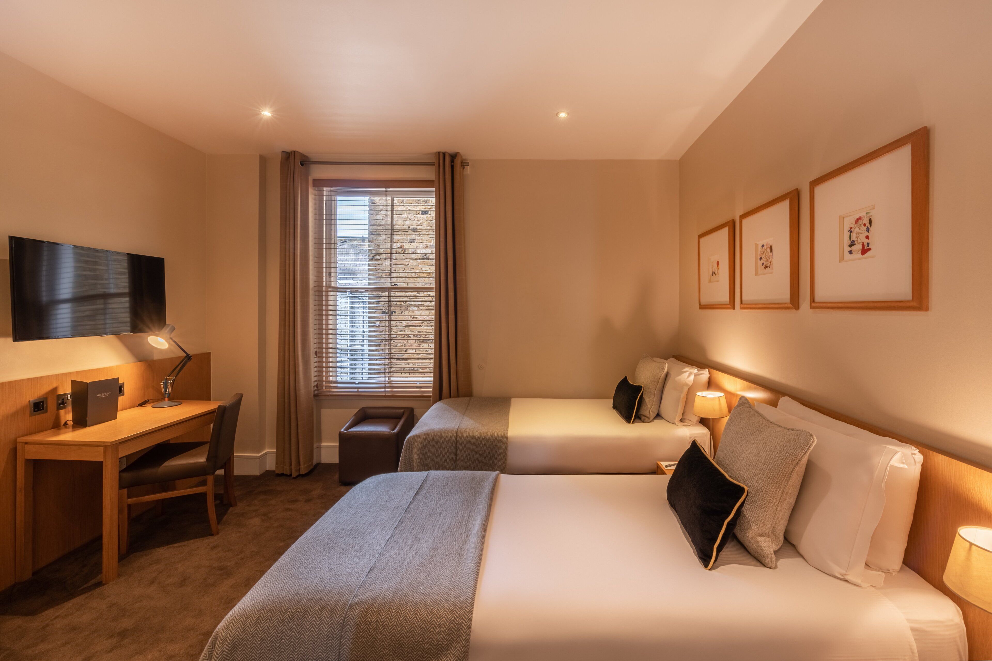 superior room | 1 bedroom, in-room safe, desk, iron/ironing board