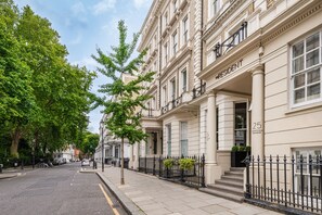 Front of property - The Resident Kensington (London)