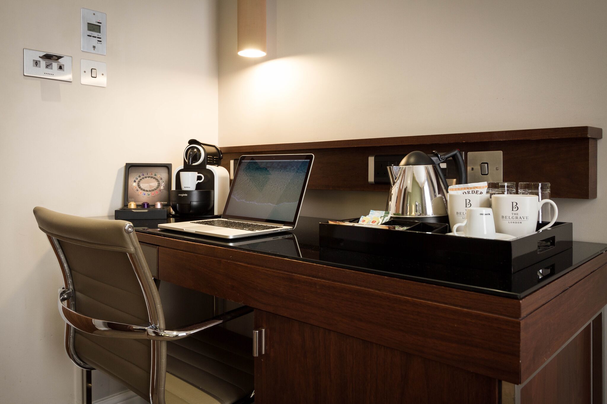 signature double room | in-room business centre