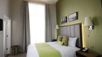 Standard Double Room | Caja de seguridad en la habitación, escritorio y insonorización