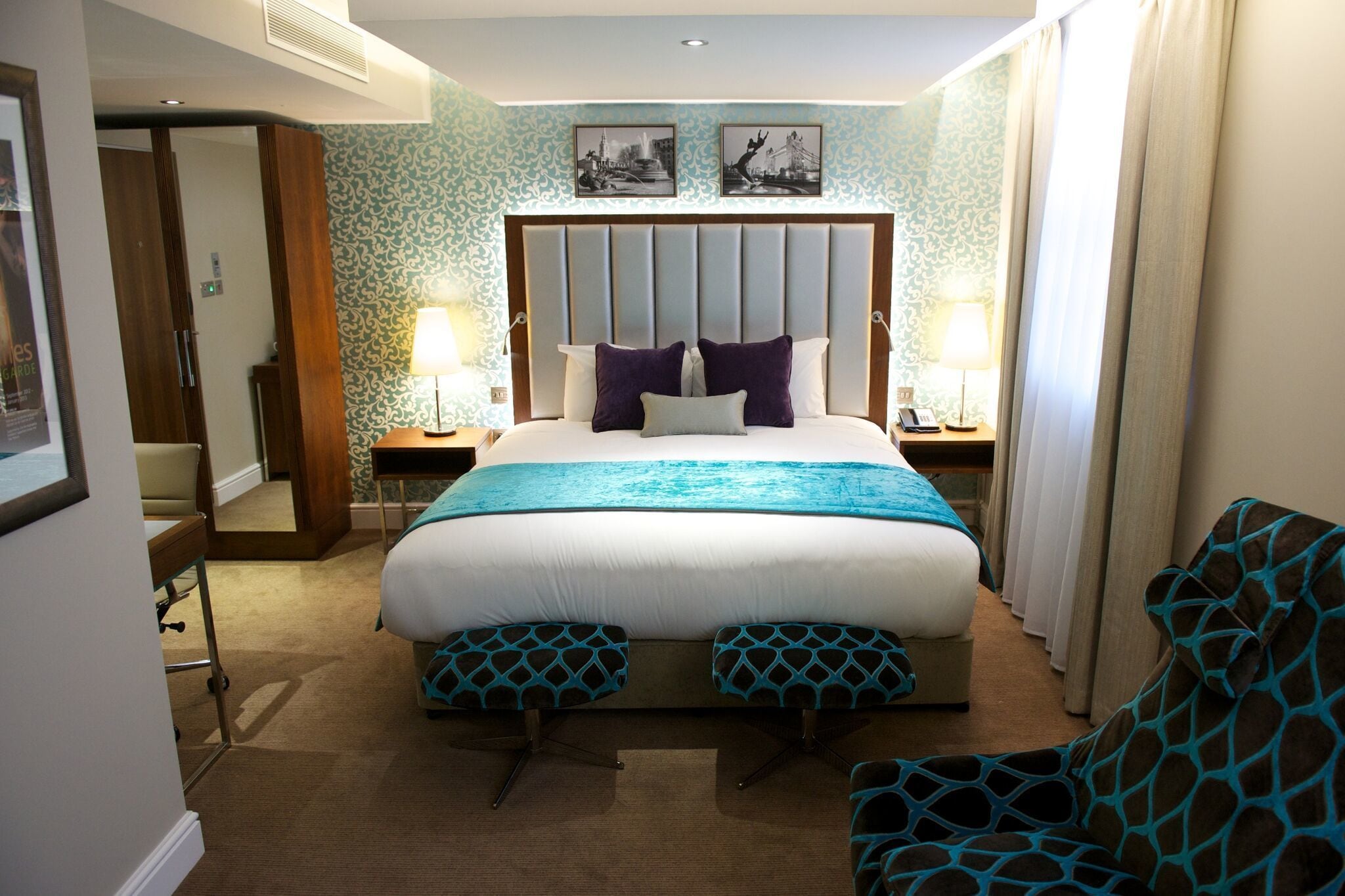 signature double room | in-room safe, desk, soundproofing, free wifi