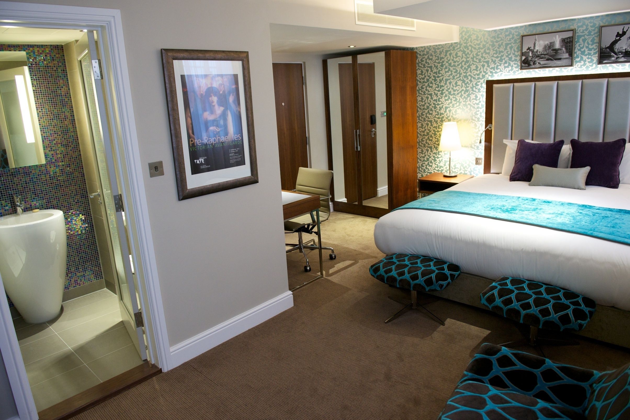 signature double room | in-room safe, desk, soundproofing, free wifi