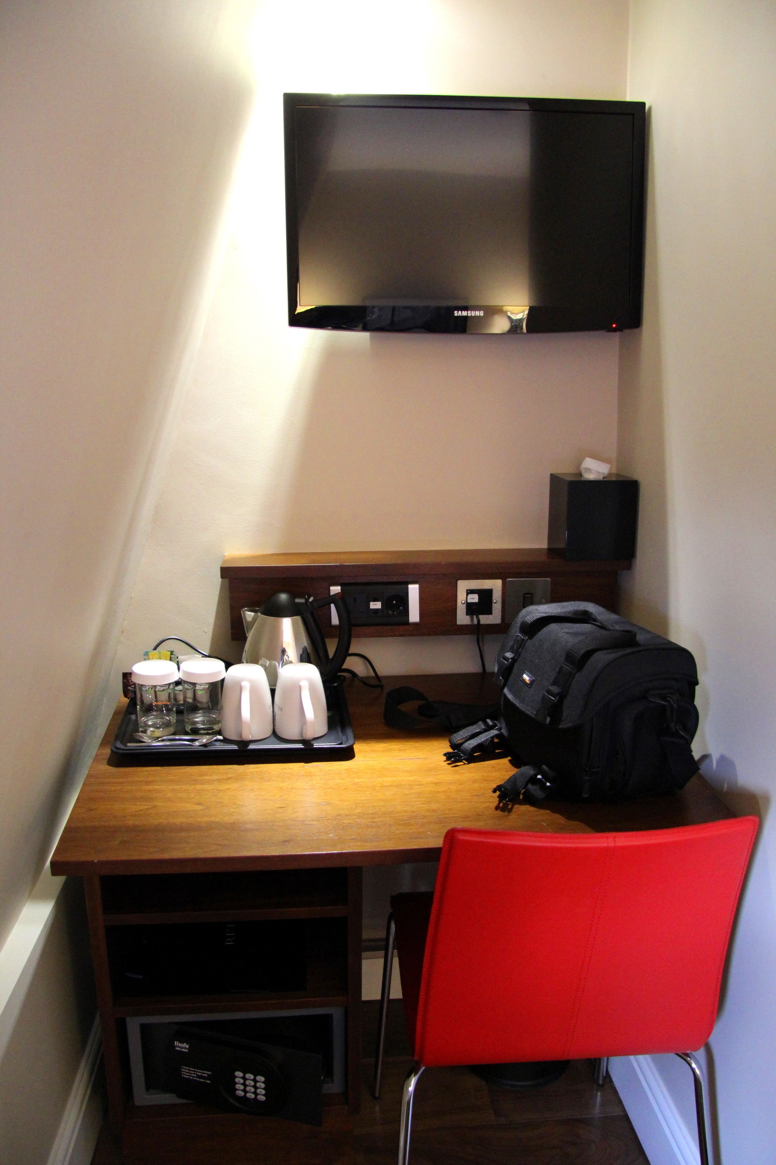 single room | room amenity