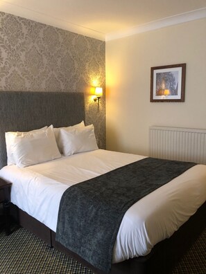 Double Room | Desk, iron/ironing board, free WiFi, bed sheets - Ye Olde Talbot Worcester by Greene King Inns (Worcester)