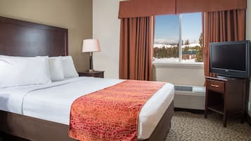 Familien-Suite, 2 Queen-Betten | Schreibtisch, Bügeleisen/Bügelbrett, kostenloses WLAN, Bettwäsche