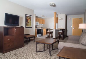Living area - Gray Wolf Inn & Suites (West Yellowstone)