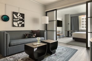 Frette Italian sheets, premium bedding, in-room safe, desk - Kimpton Hotel Monaco Seattle by IHG (Seattle)