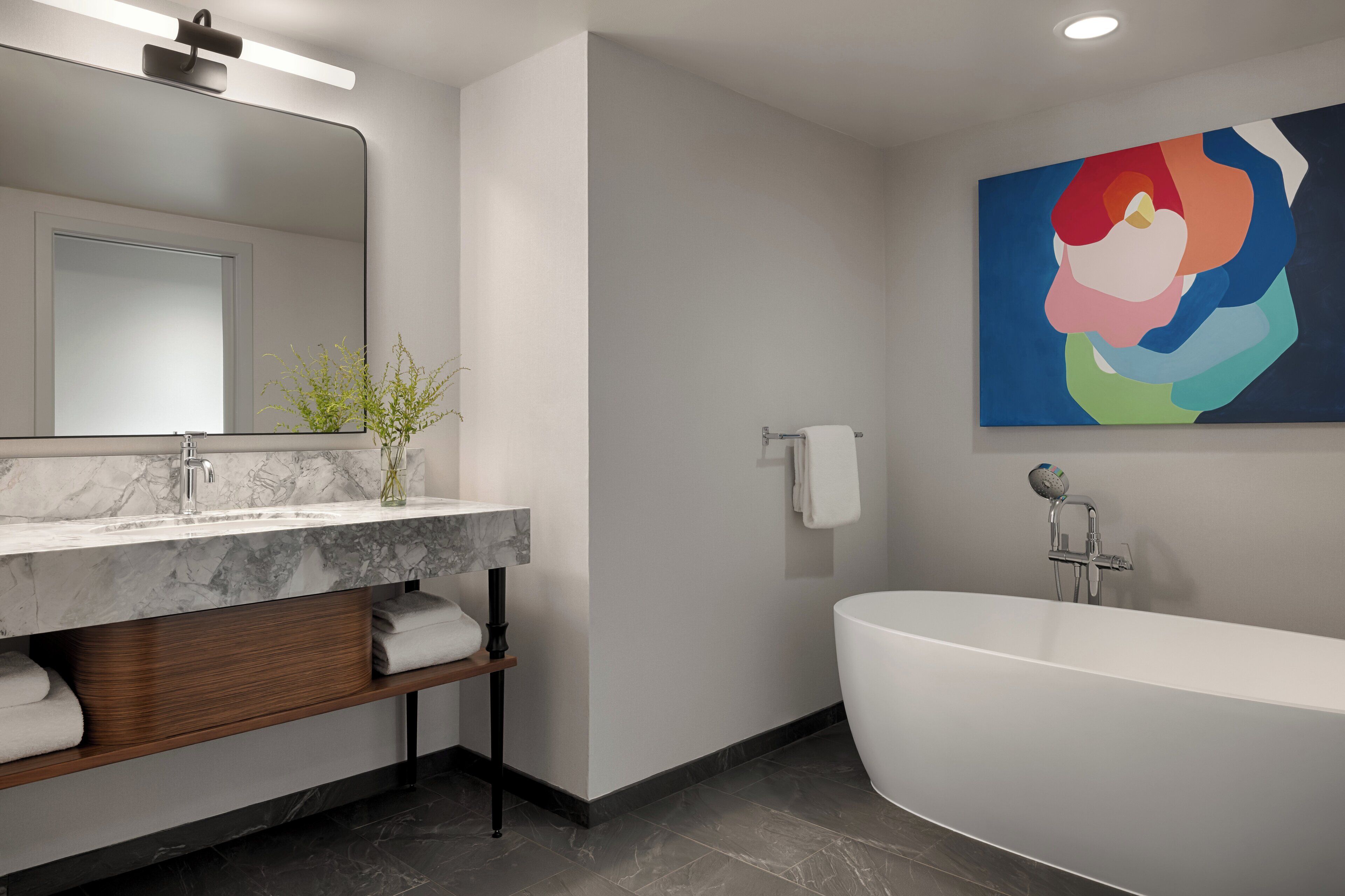 Suite (Ambassador) | Bathroom