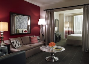 Frette Italian sheets, premium bedding, in-room safe, desk