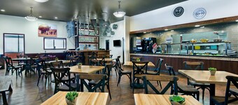 Oxford Suites Hermiston